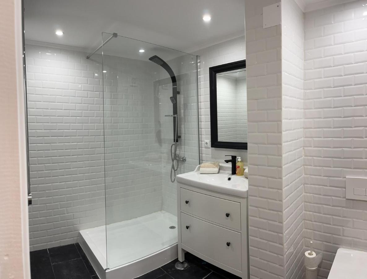 Accommodation In Sesimbra - Two Double Bedroom ภายนอก รูปภาพ